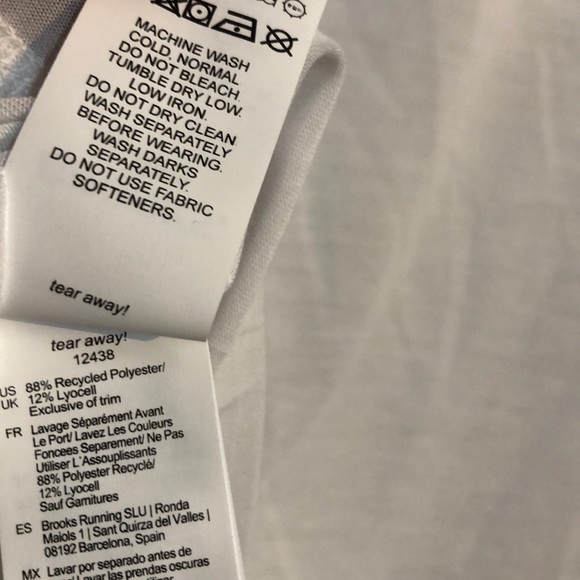 NWT Brooks Running Tee M International Women’s Day - Picture 11 of 11